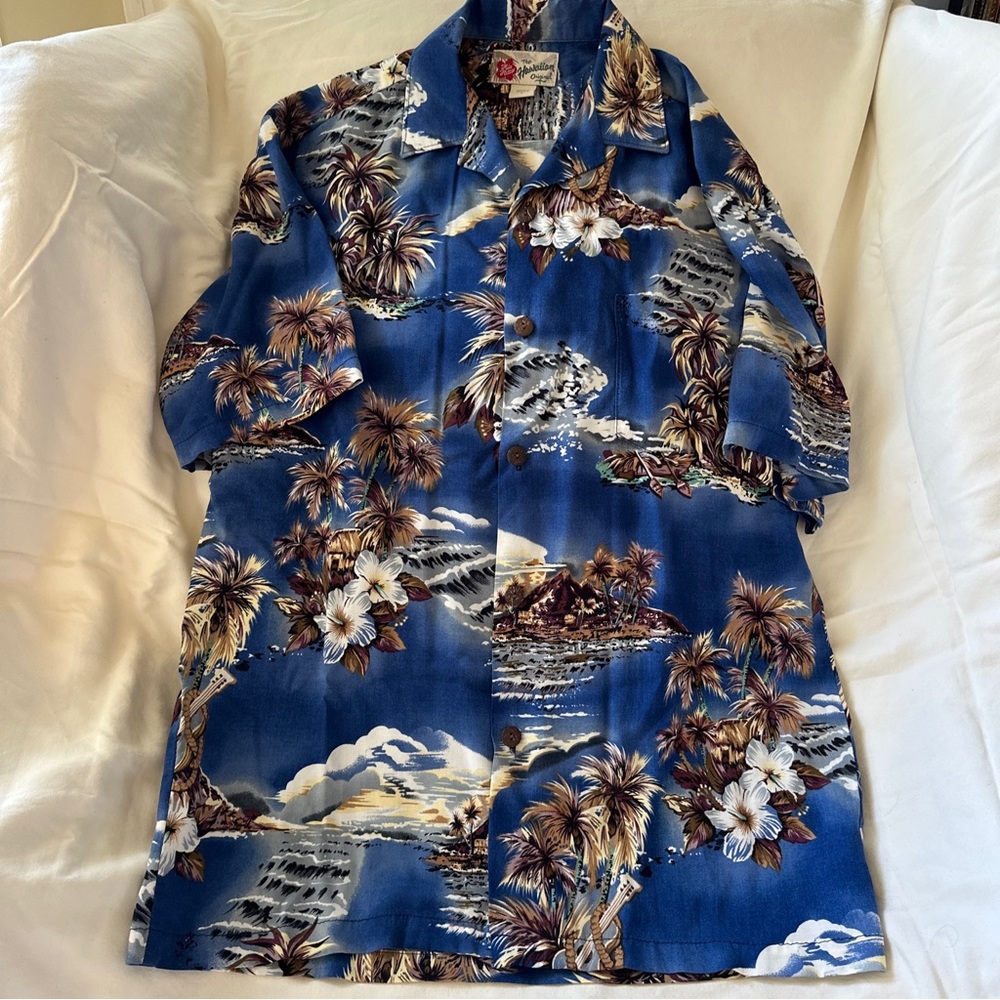 Hilo Hattie’s Hawaiian Original Men’s Shirt Small Blue Rayon